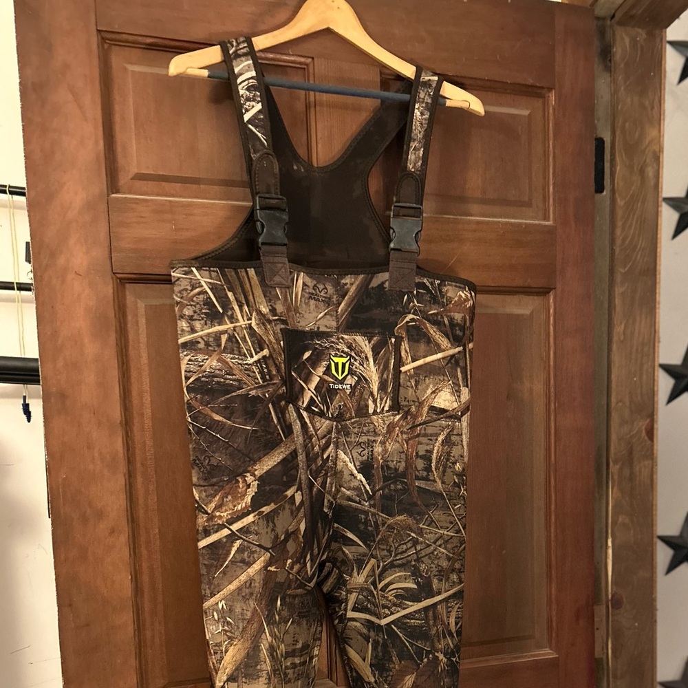 Tidewe youth waders size 8/9.
